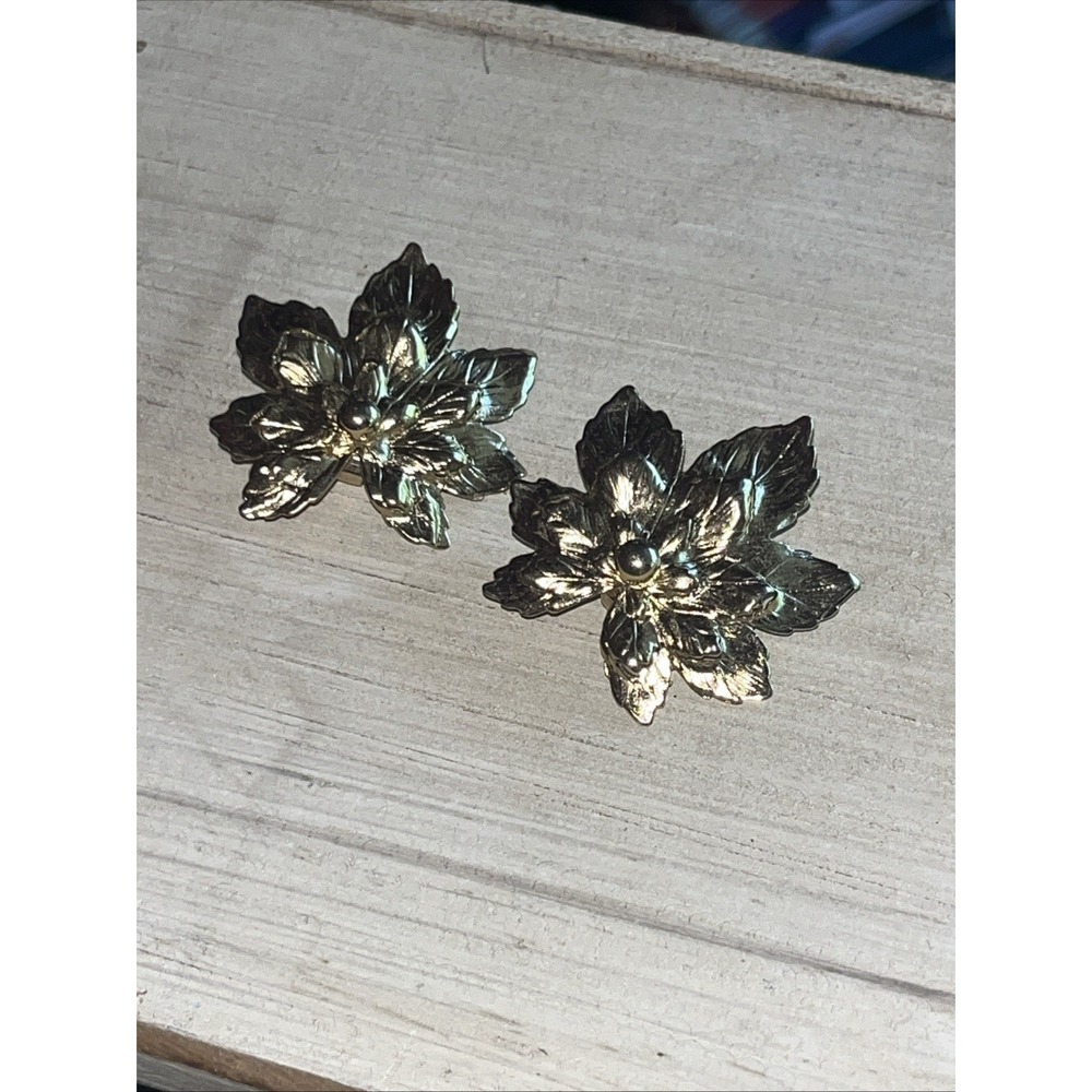 VTG‎ Sarah Coventry Maple Leaf Clip On Earrings Gold Tone 1950's